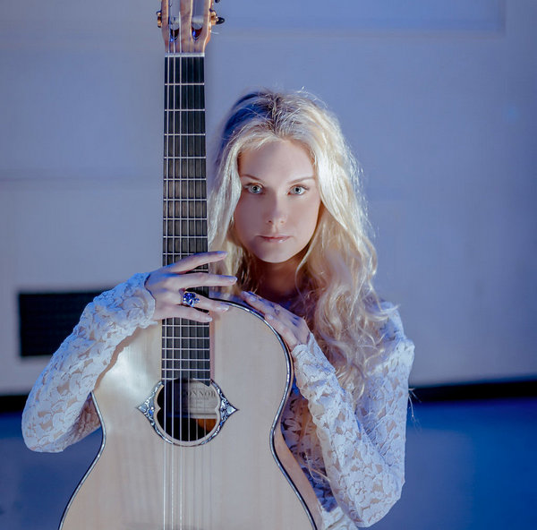 Christina Sandsengen, guitar – Coda